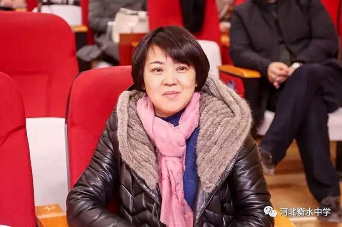 教師發(fā)展中心主任信金煥在報告會現場